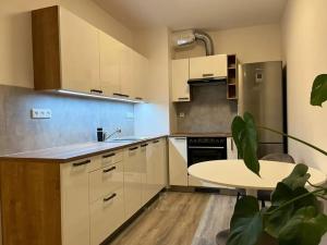 Pronájem bytu 2+kk, Praha - Ďáblice, Oldřichovská, 48 m2