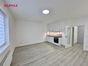 Pronájem bytu 1+kk, Kladno, Štěpána Rautenstraucha, 31 m2