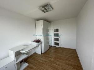 Pronájem bytu 2+kk, Praha - Kobylisy, Kyselova, 43 m2