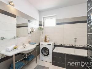 Prodej vícegeneračního domu, Praha - Zbraslav, Ke Kyjovu, 260 m2