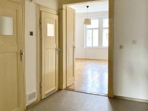Pronájem bytu 2+1, Praha - Karlín, Urxova, 71 m2