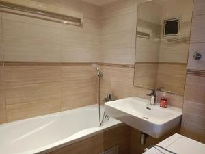 Pronájem bytu 2+kk, Praha - Holešovice, Poupětova, 64 m2