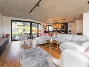 Prodej rodinného domu, Panenské Břežany, Hlavní, 260 m2