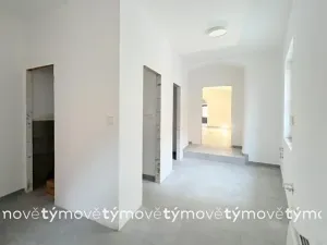 Pronájem obchodního prostoru, Pardubice, Zámecká, 105 m2