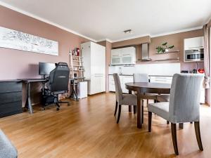 Pronájem bytu 2+kk, Praha - Horní Měcholupy, Mantovská, 66 m2