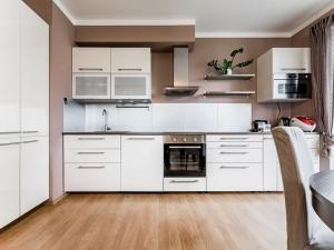 Pronájem bytu 2+kk, Praha - Horní Měcholupy, Mantovská, 66 m2