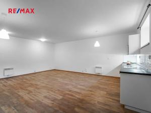 Pronájem bytu 1+kk, Praha - Holešovice, Ortenovo náměstí, 50 m2