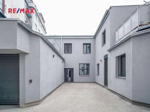 Pronájem bytu 1+kk, Praha - Holešovice, Ortenovo náměstí, 50 m2