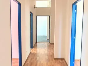 Pronájem kanceláře, Praha - Kobylisy, Horňátecká, 17 m2