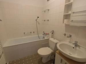 Pronájem bytu 1+kk, Praha - Troja, Vřesová, 36 m2