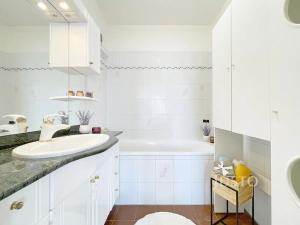 Prodej bytu 4+1, Praha - Troja, U Pentlovky, 73 m2