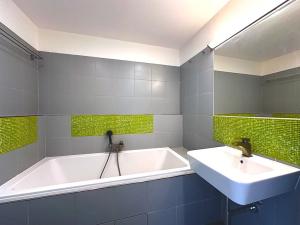 Pronájem bytu 1+kk, Praha, Milánská, 45 m2