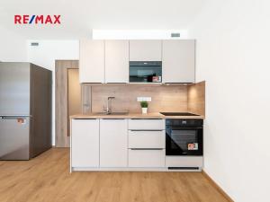 Pronájem kanceláře, Praha - Hloubětín, Poděbradská, 31 m2