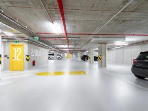 Pronájem garážového stání, Praha - Smíchov, Nádražní, 12 m2
