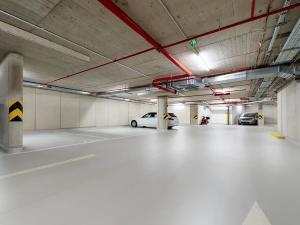 Pronájem garážového stání, Praha - Smíchov, Nádražní, 12 m2