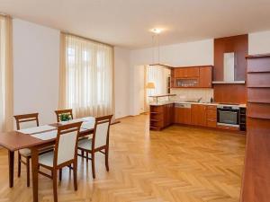 Pronájem bytu 3+1, Praha - Vinohrady, Chorvatská, 137 m2