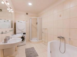 Pronájem bytu 3+1, Praha - Vinohrady, Chorvatská, 137 m2
