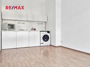 Pronájem bytu 1+1, Praha - Smíchov, Fráni Šrámka, 47 m2