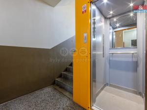 Pronájem bytu 2+1, Karlovy Vary, Charkovská, 49 m2