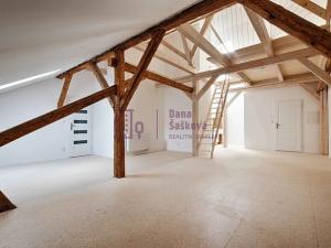 Pronájem bytu 1+kk, Jindřichův Hradec, nám. Míru, 67 m2