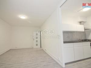 Pronájem bytu 3+1, Praha - Kobylisy, Slancova, 72 m2