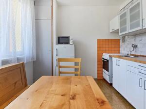 Pronájem bytu 1+1, Praha - Letňany, Dobratická, 31 m2