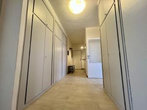 Pronájem bytu 2+1, Praha - Dejvice, Evropská, 67 m2