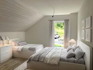 Prodej rodinného domu, Stříbrná Skalice, osada Na Hradcích, 158 m2