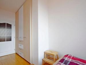 Pronájem bytu 2+kk, Praha - Troja, Hnězdenská, 51 m2