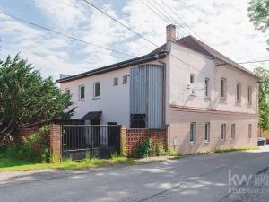 Prodej vícegeneračního domu, Zálezly, 900 m2