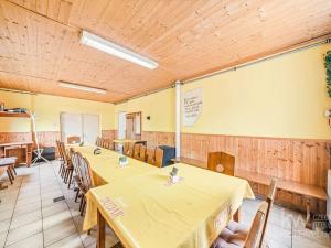 Prodej vícegeneračního domu, Zálezly, 900 m2
