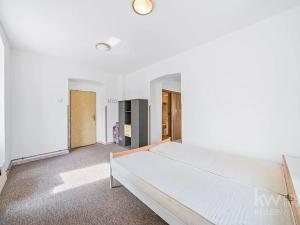 Prodej vícegeneračního domu, Zálezly, 900 m2