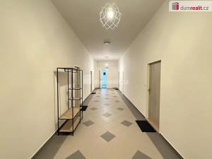 Pronájem bytu 1+kk, Praha - Smíchov, Na Valentince, 38 m2