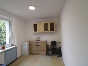 Prodej bytu 2+1, Karlovy Vary, Nejdecká, 61 m2
