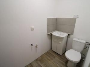 Prodej bytu 2+1, Karlovy Vary, Nejdecká, 61 m2