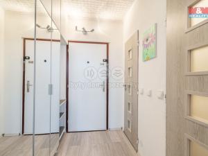 Pronájem bytu 1+kk, Kladno, Vít. Nezvala, 33 m2
