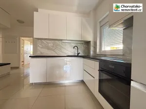Prodej bytu 4+kk, Novalja, Chorvatsko, 69 m2