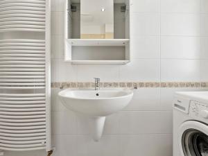 Pronájem bytu 1+kk, Praha - Horní Měcholupy, Mantovská, 40 m2