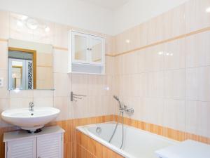 Pronájem bytu 1+kk, Praha - Černý Most, Dobrovolného, 36 m2