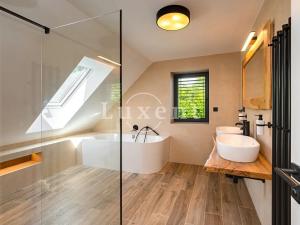 Prodej rodinného domu, Malšín, 320 m2