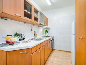 Pronájem bytu 4+1, Praha - Černý Most, Doležalova, 90 m2