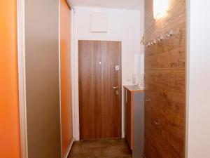 Pronájem bytu 2+1, Praha - Hlubočepy, Voskovcova, 48 m2