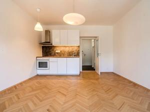 Prodej bytu 1+kk, Praha, Jeremenkova, 28 m2