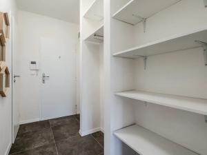 Prodej bytu 1+kk, Praha, Jeremenkova, 28 m2
