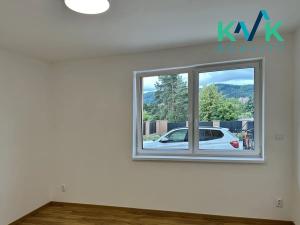 Prodej bytu 3+1, Karlovy Vary, U Trati, 88 m2