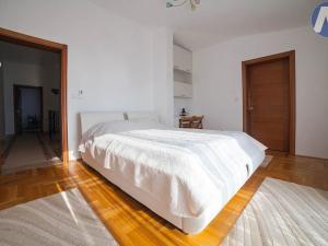 Prodej vily, Bar, Černá Hora, 250 m2