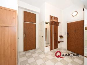 Pronájem bytu 2+kk, Praha - Holešovice, Osadní, 55 m2