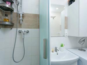 Prodej bytu 2+kk, Praha - Kobylisy, Frýdlantská, 45 m2