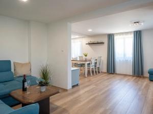 Prodej rodinného domu, Zámostí-Blata, 215 m2