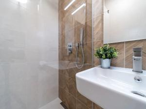 Prodej bytu 2+kk, Praha - Střížkov, Šluknovská, 41 m2
